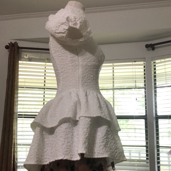 White blouse Small blouse can be worn with skinny jeans with any color. - Picture 3 of 4